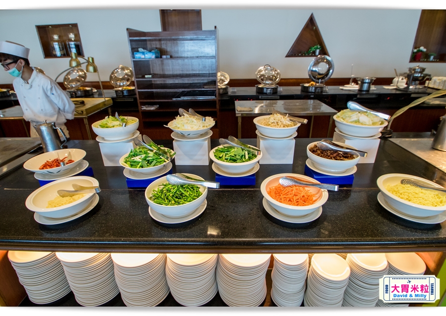 食尚Buffet月,吃到飽,高雄君鴻國際酒店,85百匯栢麗自助餐廳,招牌烤牛肉,蒙古烤肉,現點海鮮粥,精選主廚甜點,百樣餐點無限續盤 - 大胃米粒 DAVID & MILLY
