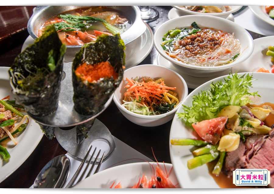食尚Buffet月,吃到飽,高雄君鴻國際酒店,85百匯栢麗自助餐廳,招牌烤牛肉,蒙古烤肉,現點海鮮粥,精選主廚甜點,百樣餐點無限續盤 - 大胃米粒 DAVID & MILLY