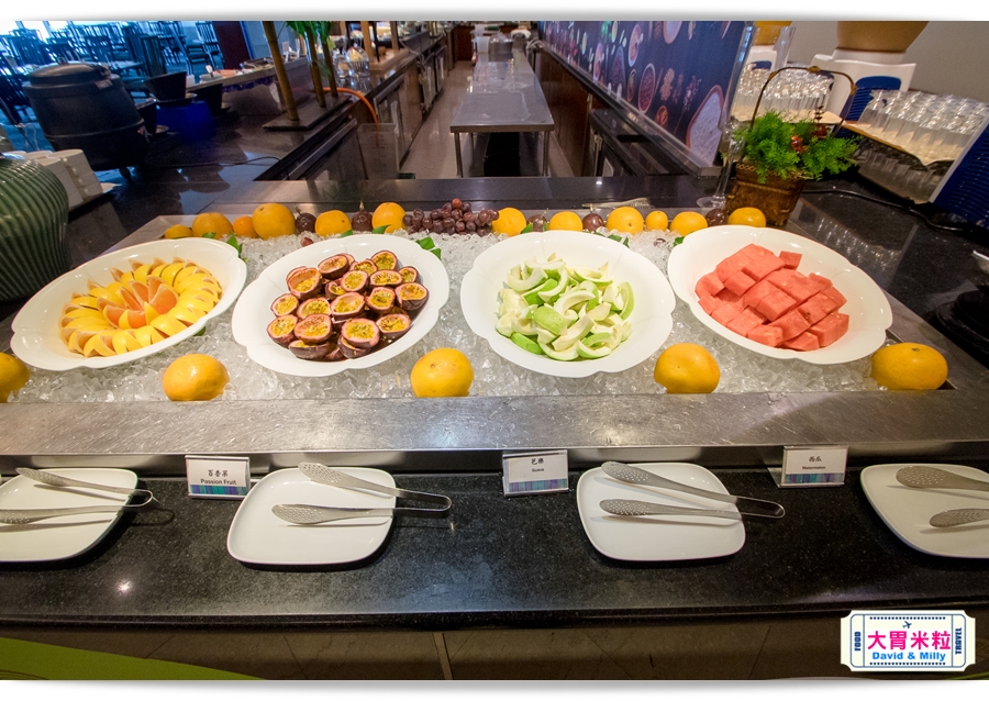 食尚Buffet月,吃到飽,高雄君鴻國際酒店,85百匯栢麗自助餐廳,招牌烤牛肉,蒙古烤肉,現點海鮮粥,精選主廚甜點,百樣餐點無限續盤 - 大胃米粒 DAVID & MILLY