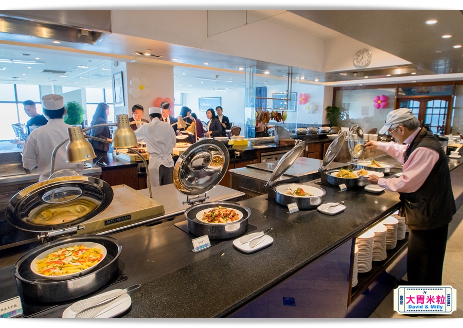 食尚Buffet月,吃到飽,高雄君鴻國際酒店,85百匯栢麗自助餐廳,招牌烤牛肉,蒙古烤肉,現點海鮮粥,精選主廚甜點,百樣餐點無限續盤 - 大胃米粒 DAVID & MILLY