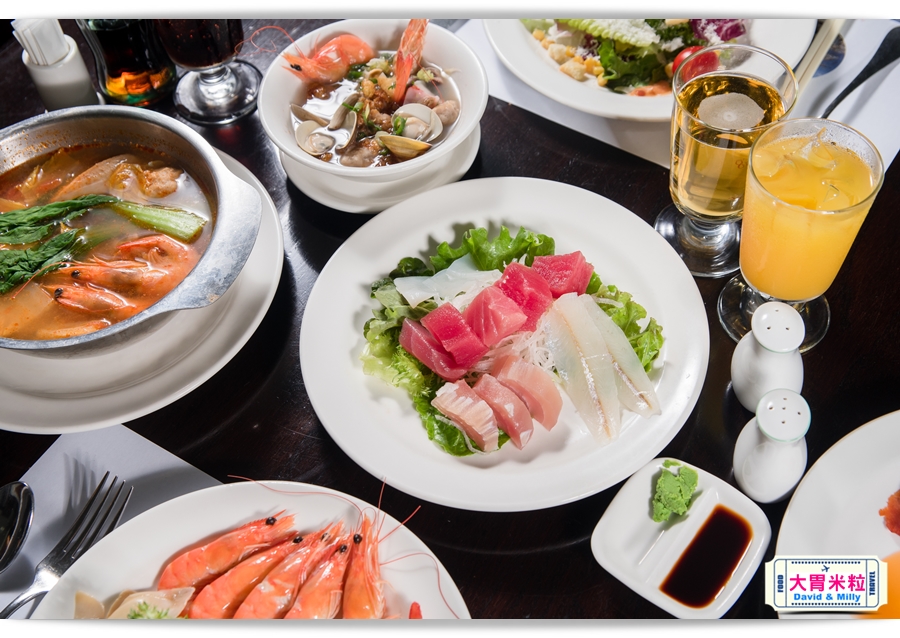 食尚Buffet月,吃到飽,高雄君鴻國際酒店,85百匯栢麗自助餐廳,招牌烤牛肉,蒙古烤肉,現點海鮮粥,精選主廚甜點,百樣餐點無限續盤 - 大胃米粒 DAVID & MILLY