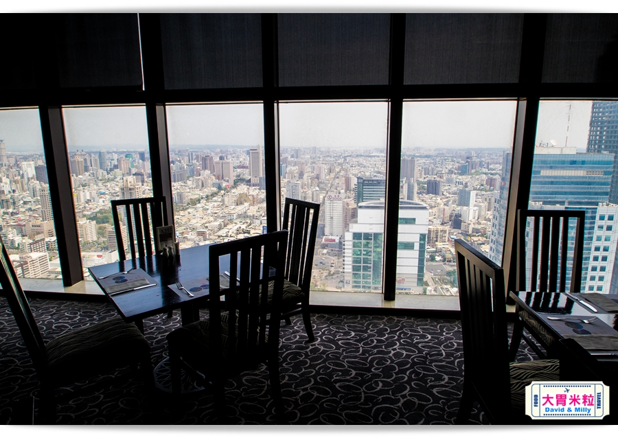 食尚Buffet月,吃到飽,高雄君鴻國際酒店,85百匯栢麗自助餐廳,招牌烤牛肉,蒙古烤肉,現點海鮮粥,精選主廚甜點,百樣餐點無限續盤 - 大胃米粒 DAVID & MILLY