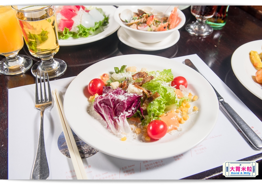 食尚Buffet月,吃到飽,高雄君鴻國際酒店,85百匯栢麗自助餐廳,招牌烤牛肉,蒙古烤肉,現點海鮮粥,精選主廚甜點,百樣餐點無限續盤 - 大胃米粒 DAVID & MILLY