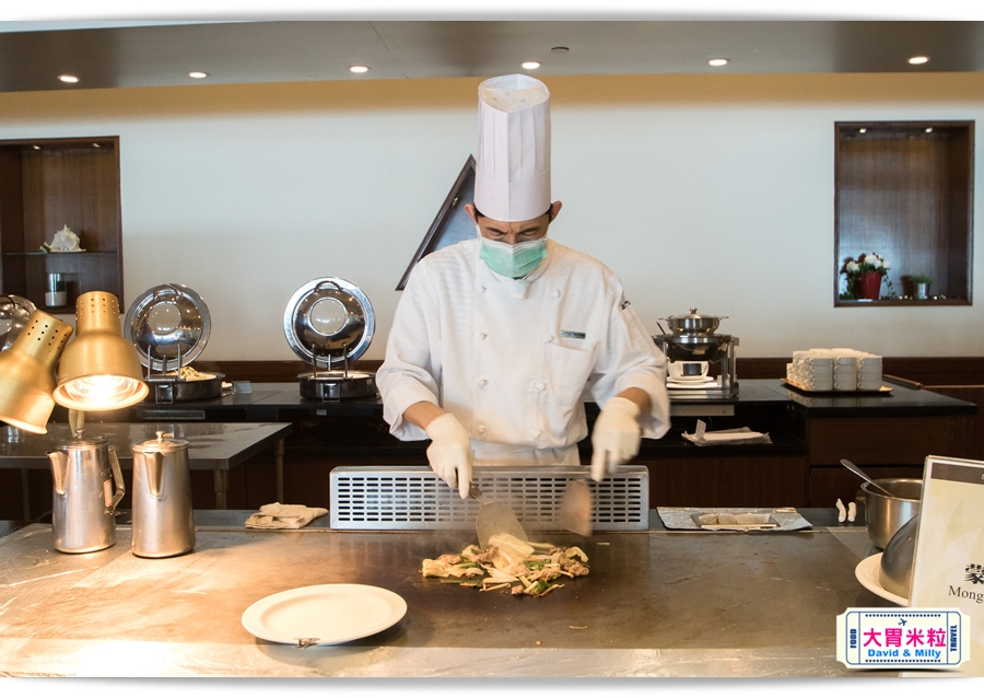 食尚Buffet月,吃到飽,高雄君鴻國際酒店,85百匯栢麗自助餐廳,招牌烤牛肉,蒙古烤肉,現點海鮮粥,精選主廚甜點,百樣餐點無限續盤 - 大胃米粒 DAVID & MILLY