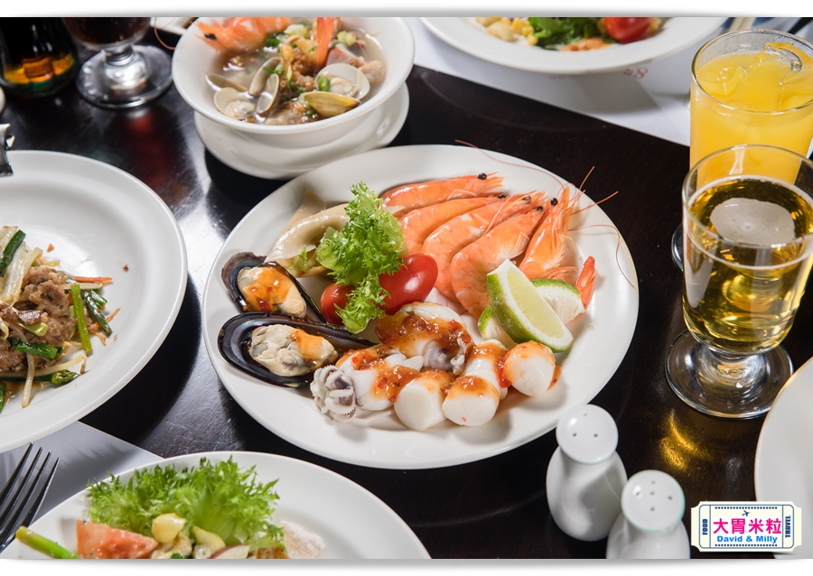 食尚Buffet月,吃到飽,高雄君鴻國際酒店,85百匯栢麗自助餐廳,招牌烤牛肉,蒙古烤肉,現點海鮮粥,精選主廚甜點,百樣餐點無限續盤 - 大胃米粒 DAVID & MILLY