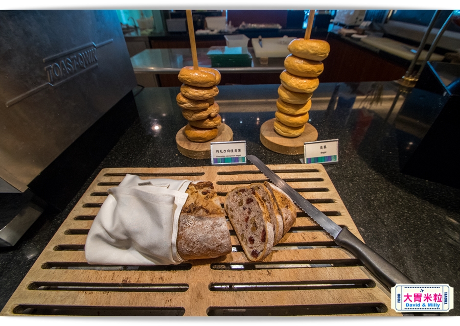 食尚Buffet月,吃到飽,高雄君鴻國際酒店,85百匯栢麗自助餐廳,招牌烤牛肉,蒙古烤肉,現點海鮮粥,精選主廚甜點,百樣餐點無限續盤 - 大胃米粒 DAVID & MILLY