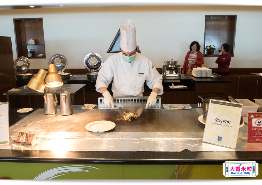 食尚Buffet月,吃到飽,高雄君鴻國際酒店,85百匯栢麗自助餐廳,招牌烤牛肉,蒙古烤肉,現點海鮮粥,精選主廚甜點,百樣餐點無限續盤 - 大胃米粒 DAVID & MILLY