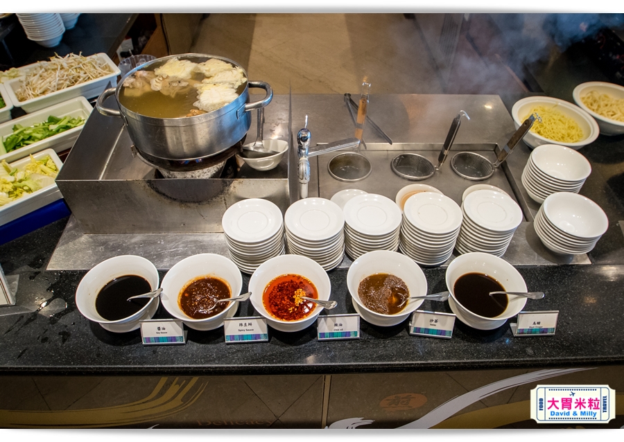 食尚Buffet月,吃到飽,高雄君鴻國際酒店,85百匯栢麗自助餐廳,招牌烤牛肉,蒙古烤肉,現點海鮮粥,精選主廚甜點,百樣餐點無限續盤 - 大胃米粒 DAVID & MILLY