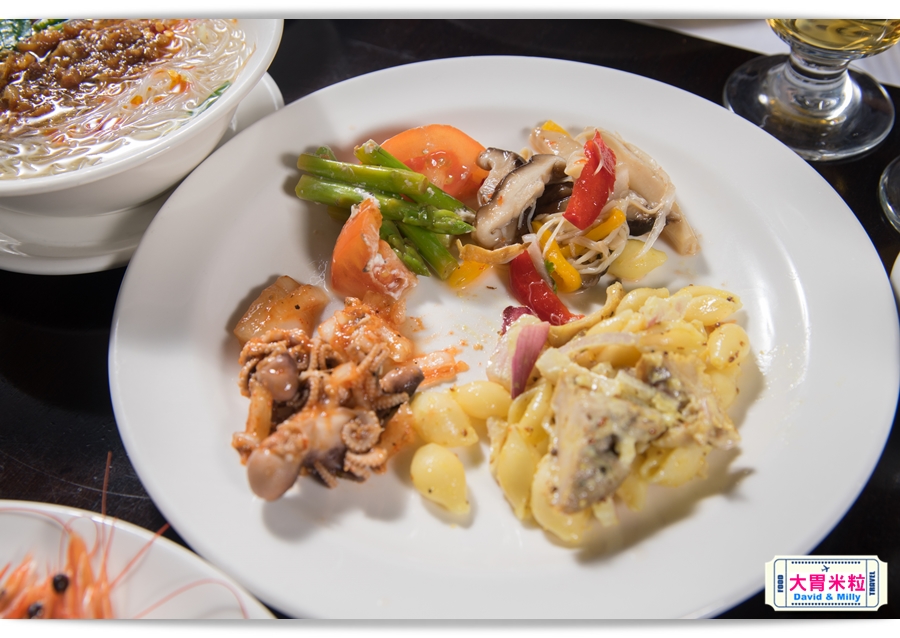 食尚Buffet月,吃到飽,高雄君鴻國際酒店,85百匯栢麗自助餐廳,招牌烤牛肉,蒙古烤肉,現點海鮮粥,精選主廚甜點,百樣餐點無限續盤 - 大胃米粒 DAVID & MILLY
