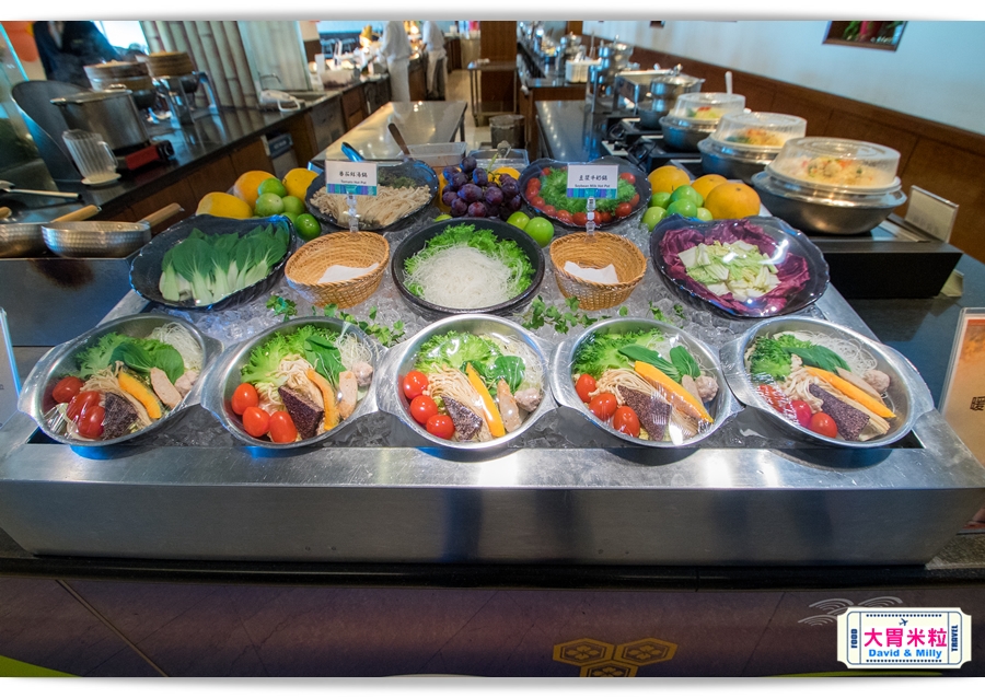 食尚Buffet月,吃到飽,高雄君鴻國際酒店,85百匯栢麗自助餐廳,招牌烤牛肉,蒙古烤肉,現點海鮮粥,精選主廚甜點,百樣餐點無限續盤 - 大胃米粒 DAVID & MILLY