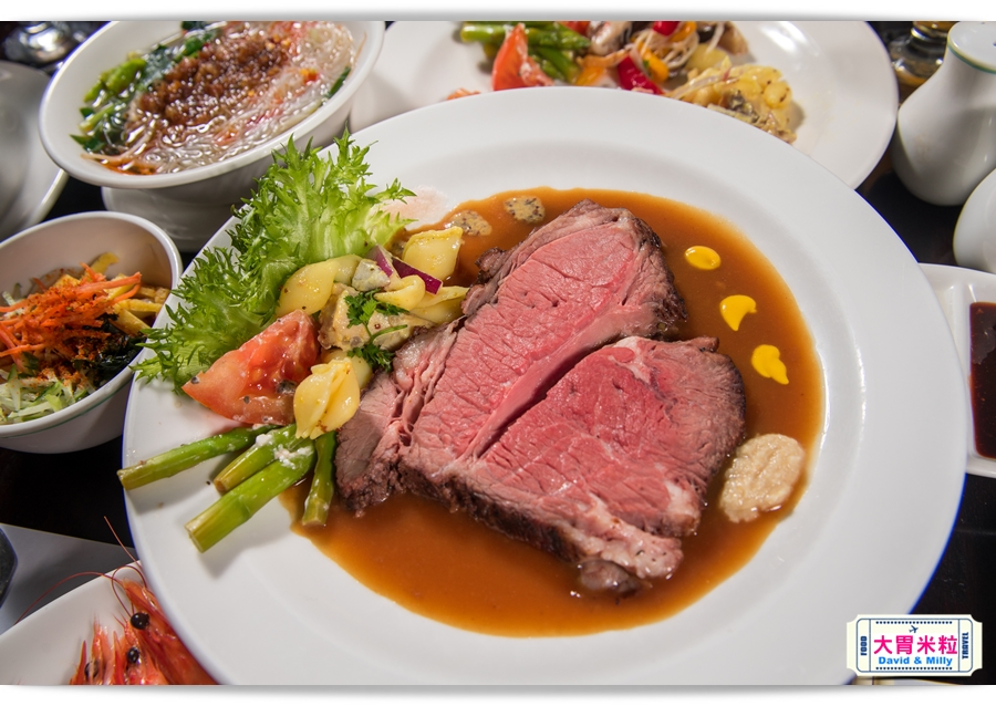 食尚Buffet月,吃到飽,高雄君鴻國際酒店,85百匯栢麗自助餐廳,招牌烤牛肉,蒙古烤肉,現點海鮮粥,精選主廚甜點,百樣餐點無限續盤 - 大胃米粒 DAVID & MILLY