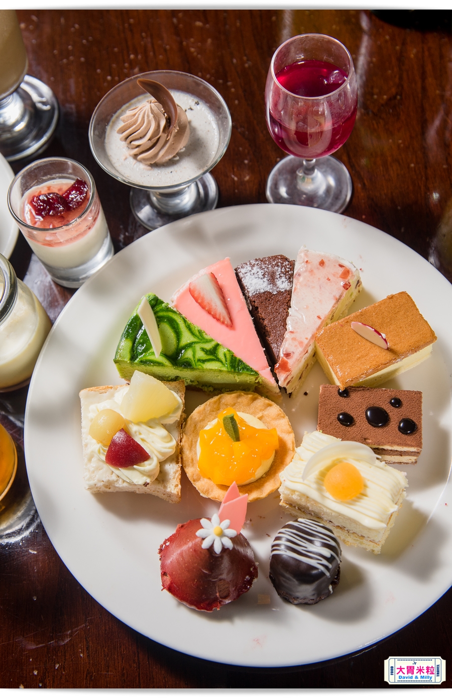 食尚Buffet月,吃到飽,高雄君鴻國際酒店,85百匯栢麗自助餐廳,招牌烤牛肉,蒙古烤肉,現點海鮮粥,精選主廚甜點,百樣餐點無限續盤 - 大胃米粒 DAVID & MILLY