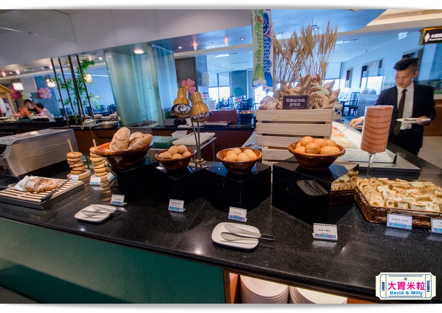 食尚Buffet月,吃到飽,高雄君鴻國際酒店,85百匯栢麗自助餐廳,招牌烤牛肉,蒙古烤肉,現點海鮮粥,精選主廚甜點,百樣餐點無限續盤 - 大胃米粒 DAVID & MILLY