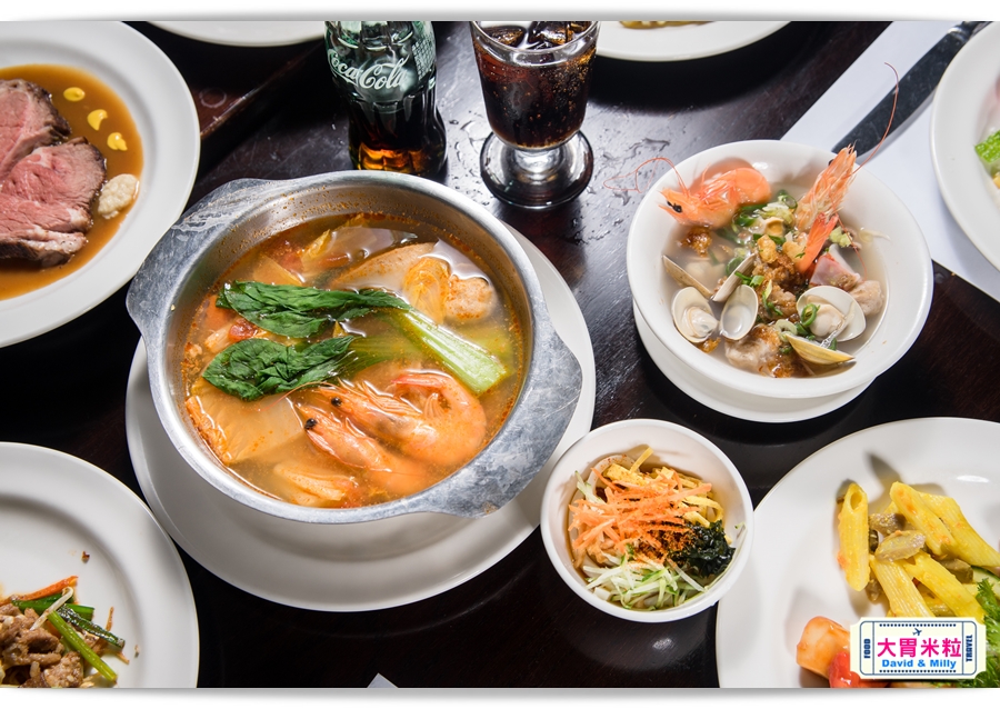 食尚Buffet月,吃到飽,高雄君鴻國際酒店,85百匯栢麗自助餐廳,招牌烤牛肉,蒙古烤肉,現點海鮮粥,精選主廚甜點,百樣餐點無限續盤 - 大胃米粒 DAVID & MILLY