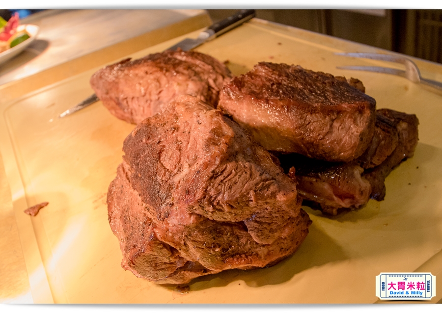 食尚Buffet月,吃到飽,高雄君鴻國際酒店,85百匯栢麗自助餐廳,招牌烤牛肉,蒙古烤肉,現點海鮮粥,精選主廚甜點,百樣餐點無限續盤 - 大胃米粒 DAVID & MILLY