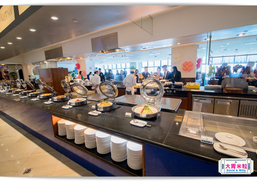 食尚Buffet月,吃到飽,高雄君鴻國際酒店,85百匯栢麗自助餐廳,招牌烤牛肉,蒙古烤肉,現點海鮮粥,精選主廚甜點,百樣餐點無限續盤 - 大胃米粒 DAVID & MILLY