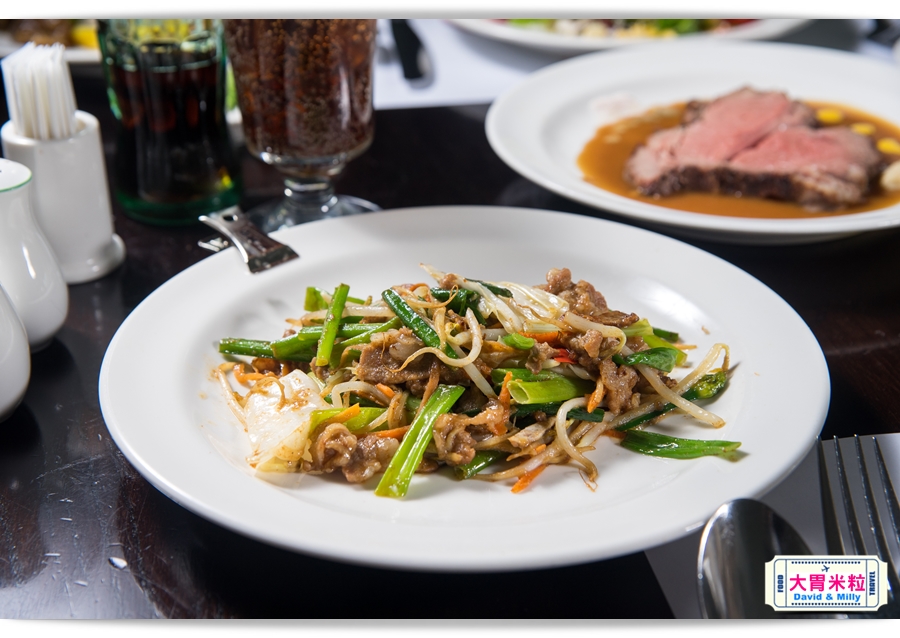 食尚Buffet月,吃到飽,高雄君鴻國際酒店,85百匯栢麗自助餐廳,招牌烤牛肉,蒙古烤肉,現點海鮮粥,精選主廚甜點,百樣餐點無限續盤 - 大胃米粒 DAVID & MILLY