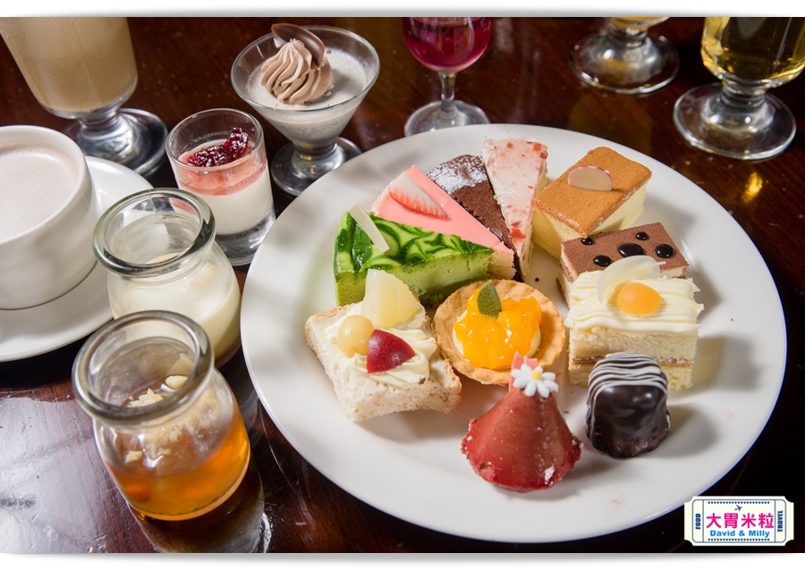 食尚Buffet月,吃到飽,高雄君鴻國際酒店,85百匯栢麗自助餐廳,招牌烤牛肉,蒙古烤肉,現點海鮮粥,精選主廚甜點,百樣餐點無限續盤 - 大胃米粒 DAVID & MILLY