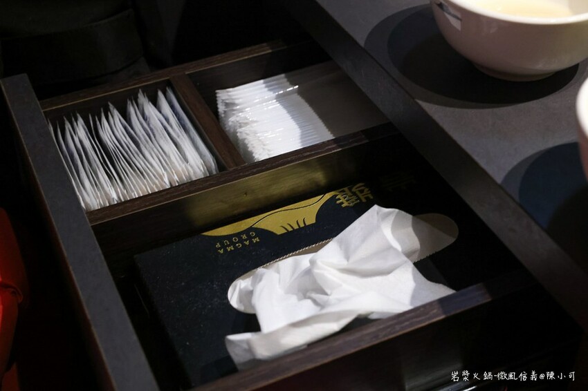 台北市信義區【台北火鍋】岩漿火鍋微風信義店，麻辣鴨血豆腐免費續！捷運市政府美食