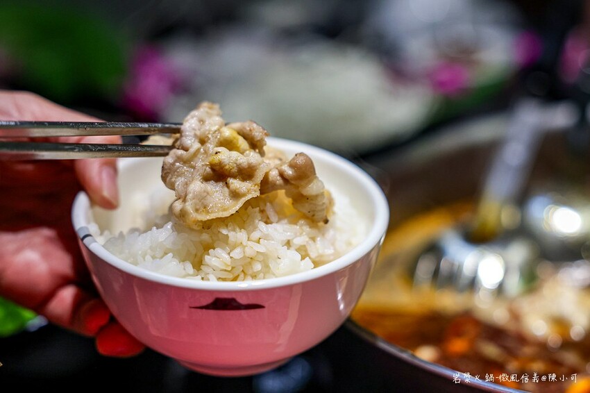 台北市信義區【台北火鍋】岩漿火鍋微風信義店，麻辣鴨血豆腐免費續！捷運市政府美食