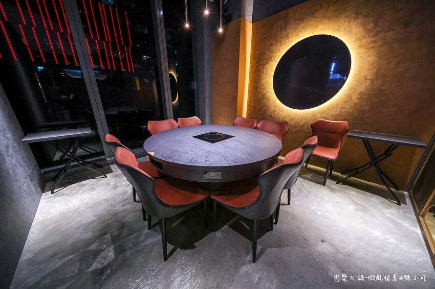 台北市信義區【台北火鍋】岩漿火鍋微風信義店，麻辣鴨血豆腐免費續！捷運市政府美食