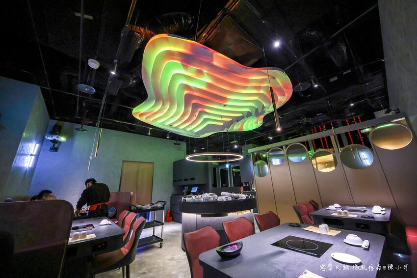 台北市信義區【台北火鍋】岩漿火鍋微風信義店，麻辣鴨血豆腐免費續！捷運市政府美食