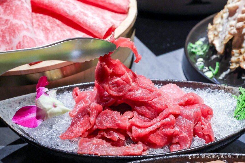 台北市信義區【台北火鍋】岩漿火鍋微風信義店，麻辣鴨血豆腐免費續！捷運市政府美食