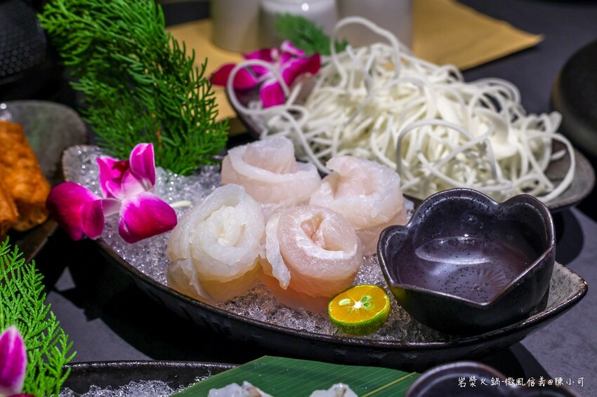 台北市信義區【台北火鍋】岩漿火鍋微風信義店，麻辣鴨血豆腐免費續！捷運市政府美食