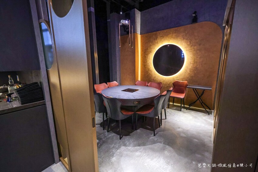 台北市信義區【台北火鍋】岩漿火鍋微風信義店，麻辣鴨血豆腐免費續！捷運市政府美食