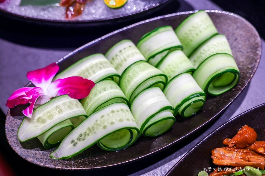 台北市信義區【台北火鍋】岩漿火鍋微風信義店，麻辣鴨血豆腐免費續！捷運市政府美食