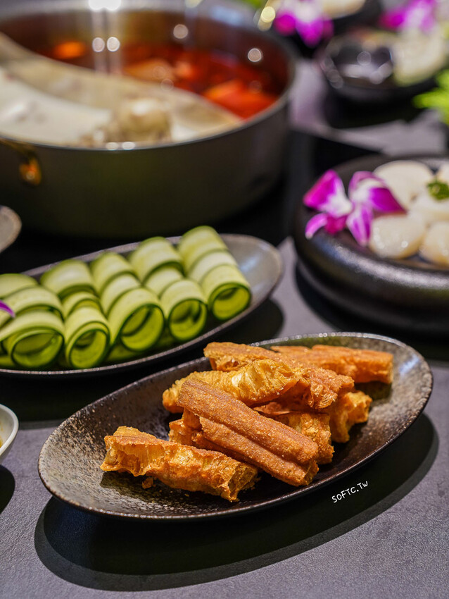 台北市信義區餐廳推薦 「岩漿火鍋-微風信義店」最強鴛鴦鍋!鍋底無限續加，大骨都可續 - 軟西，遊記