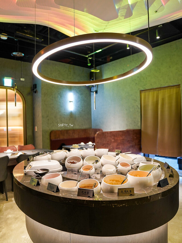 台北市信義區餐廳推薦 「岩漿火鍋-微風信義店」最強鴛鴦鍋!鍋底無限續加，大骨都可續 - 軟西，遊記