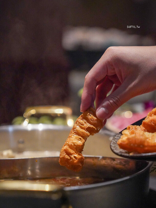 台北市信義區餐廳推薦 「岩漿火鍋-微風信義店」最強鴛鴦鍋!鍋底無限續加，大骨都可續 - 軟西，遊記