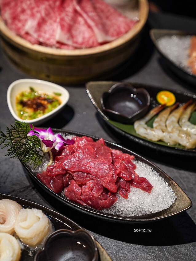 台北市信義區餐廳推薦 「岩漿火鍋-微風信義店」最強鴛鴦鍋!鍋底無限續加，大骨都可續 - 軟西，遊記