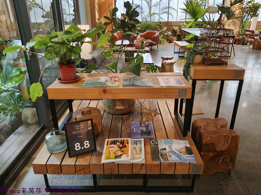 台中市西區台中飯店【嬉行旅】草悟道人氣森林系渡假飯店.綠植大廳拍好拍滿.獨特的陽台衛浴空間│勤美誠品│審計新村