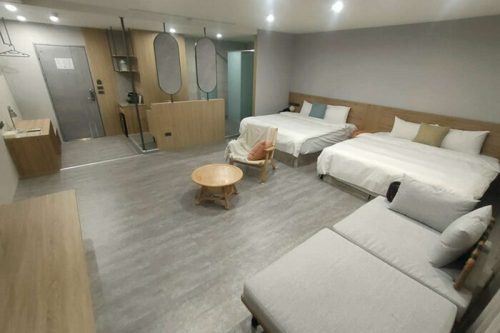 台中市西區台中飯店【嬉行旅】草悟道人氣森林系渡假飯店.綠植大廳拍好拍滿.獨特的陽台衛浴空間│勤美誠品│審計新村