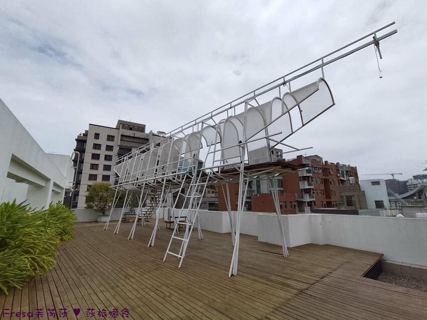 台中市西區台中飯店【嬉行旅】草悟道人氣森林系渡假飯店.綠植大廳拍好拍滿.獨特的陽台衛浴空間│勤美誠品│審計新村