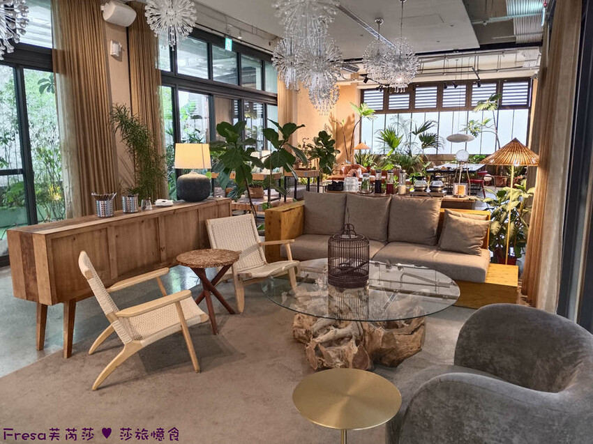 台中市西區台中飯店【嬉行旅】草悟道人氣森林系渡假飯店.綠植大廳拍好拍滿.獨特的陽台衛浴空間│勤美誠品│審計新村