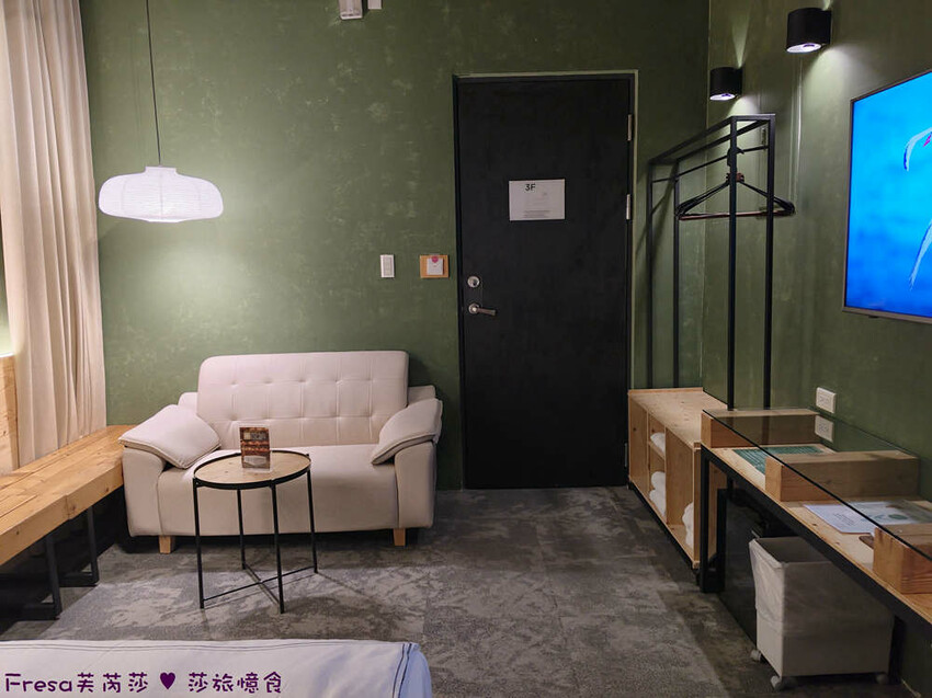 台中市西區台中飯店【嬉行旅】草悟道人氣森林系渡假飯店.綠植大廳拍好拍滿.獨特的陽台衛浴空間│勤美誠品│審計新村