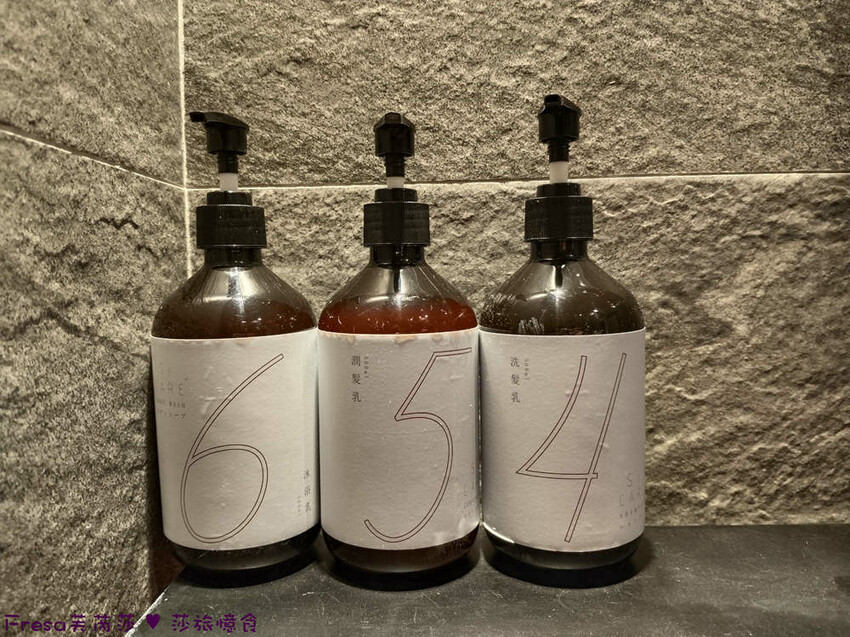 台中市西區台中飯店【嬉行旅】草悟道人氣森林系渡假飯店.綠植大廳拍好拍滿.獨特的陽台衛浴空間│勤美誠品│審計新村