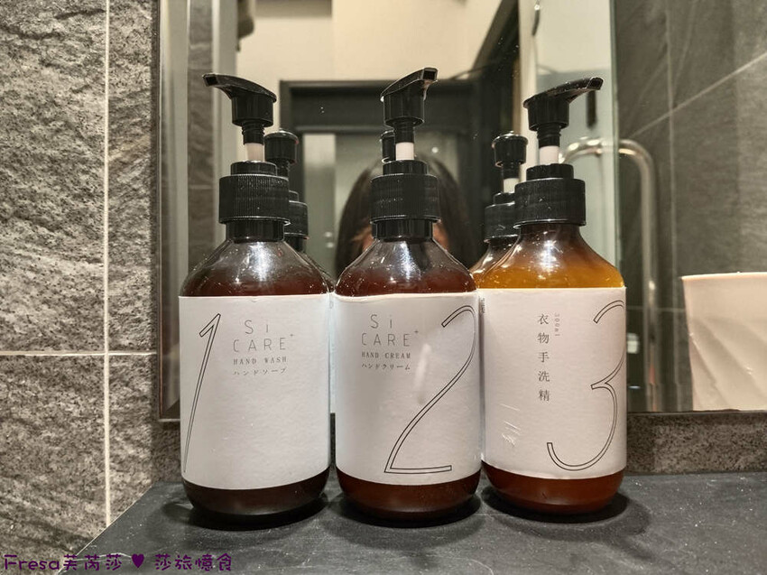 台中市西區台中飯店【嬉行旅】草悟道人氣森林系渡假飯店.綠植大廳拍好拍滿.獨特的陽台衛浴空間│勤美誠品│審計新村