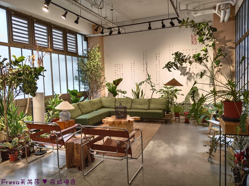 台中市西區台中飯店【嬉行旅】草悟道人氣森林系渡假飯店.綠植大廳拍好拍滿.獨特的陽台衛浴空間│勤美誠品│審計新村