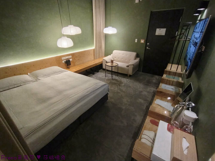 台中市西區台中飯店【嬉行旅】草悟道人氣森林系渡假飯店.綠植大廳拍好拍滿.獨特的陽台衛浴空間│勤美誠品│審計新村