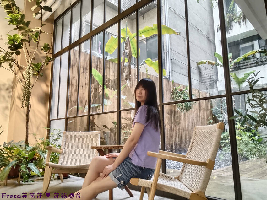 台中市西區台中飯店【嬉行旅】草悟道人氣森林系渡假飯店.綠植大廳拍好拍滿.獨特的陽台衛浴空間│勤美誠品│審計新村