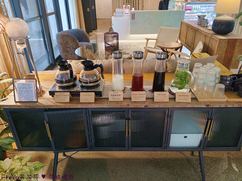 台中市西區台中飯店【嬉行旅】草悟道人氣森林系渡假飯店.綠植大廳拍好拍滿.獨特的陽台衛浴空間│勤美誠品│審計新村