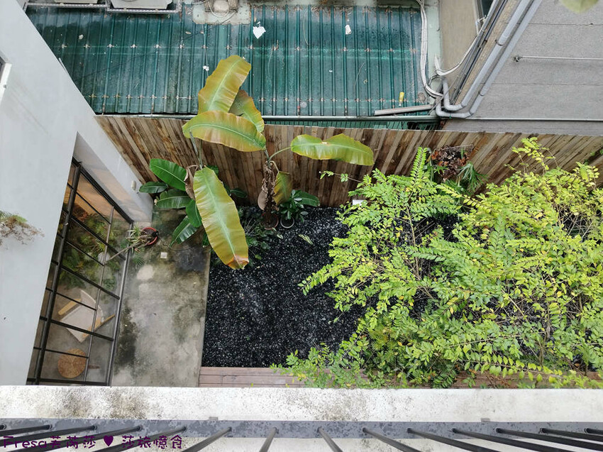 台中市西區台中飯店【嬉行旅】草悟道人氣森林系渡假飯店.綠植大廳拍好拍滿.獨特的陽台衛浴空間│勤美誠品│審計新村