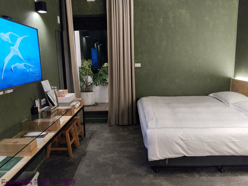 台中市西區台中飯店【嬉行旅】草悟道人氣森林系渡假飯店.綠植大廳拍好拍滿.獨特的陽台衛浴空間│勤美誠品│審計新村