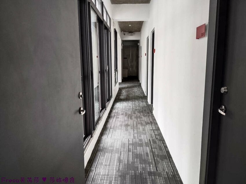 台中市西區台中飯店【嬉行旅】草悟道人氣森林系渡假飯店.綠植大廳拍好拍滿.獨特的陽台衛浴空間│勤美誠品│審計新村