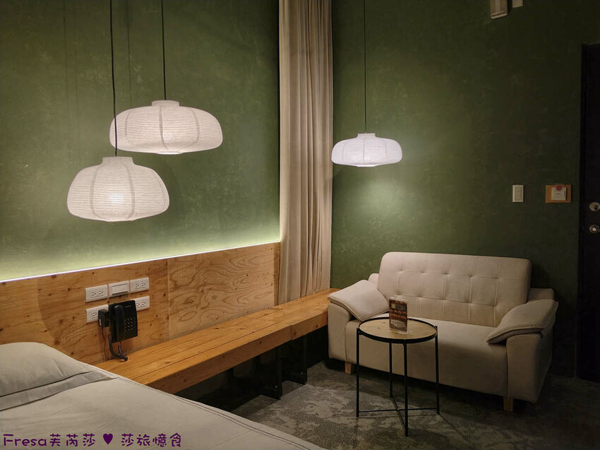 台中市西區台中飯店【嬉行旅】草悟道人氣森林系渡假飯店.綠植大廳拍好拍滿.獨特的陽台衛浴空間│勤美誠品│審計新村