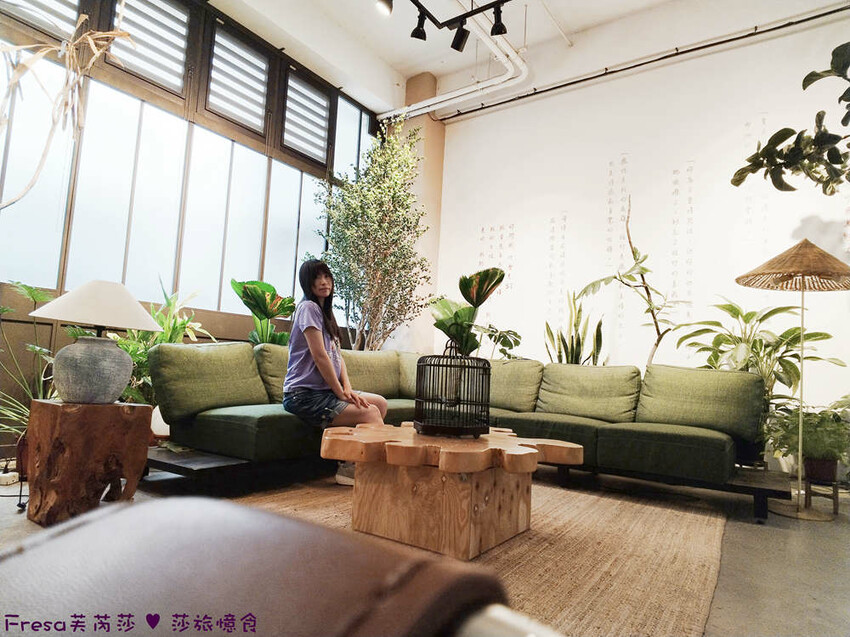 台中市西區台中飯店【嬉行旅】草悟道人氣森林系渡假飯店.綠植大廳拍好拍滿.獨特的陽台衛浴空間│勤美誠品│審計新村